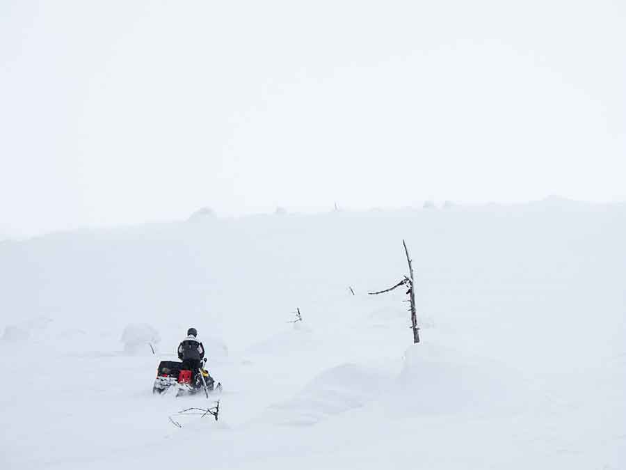 Evgeniy Borodin snowmobiles Oslyanka Mountain Russia