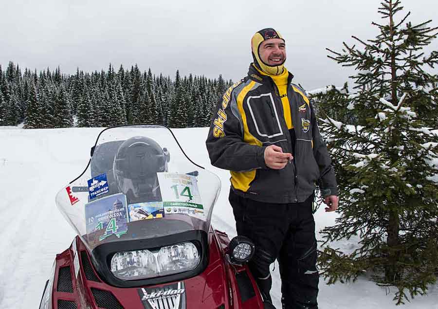 Roman Shtefan snowmobiles in Russia