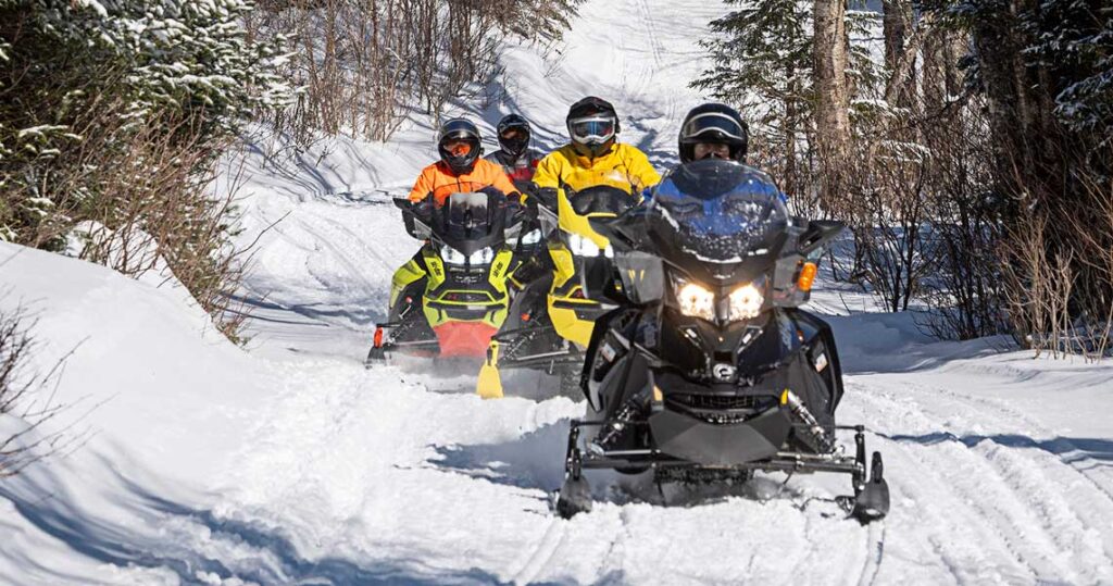 How to Lead a Group of Snowmobiles Essential Tips for Effective snowmobile Rides