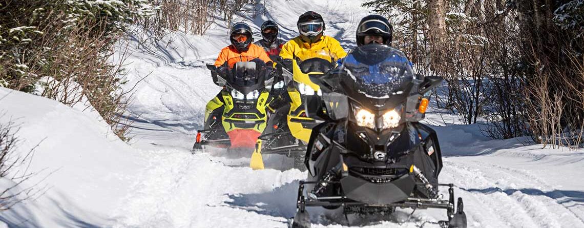 How to Lead a Group of Snowmobiles: Essential Tips for Effective Rides